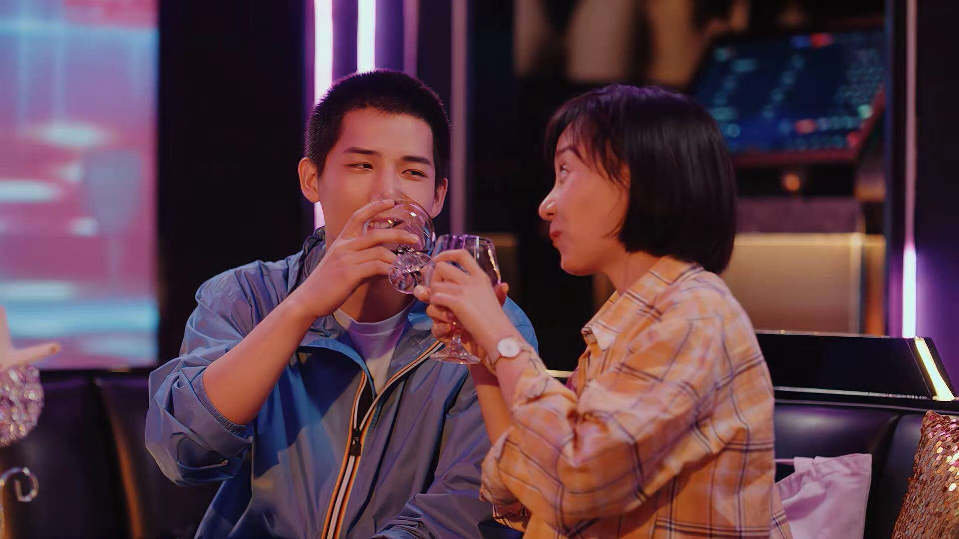 突破暗夜，拉什福德一剑封喉，曼联欧战逆境重生